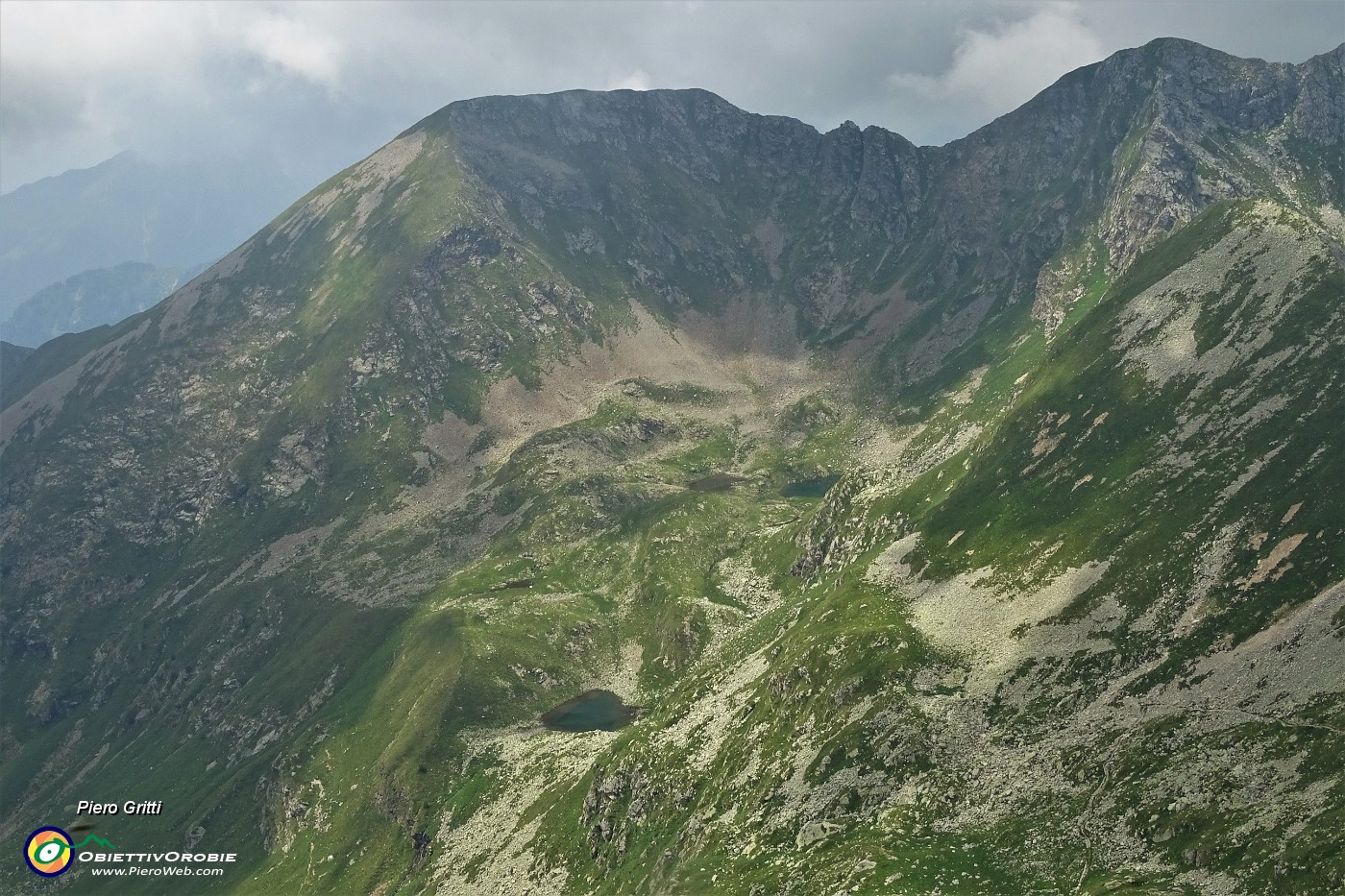 63 Dal Pizzo Zerna i dirimpettai Laghi di Caldirolo col Monte Chierico.JPG